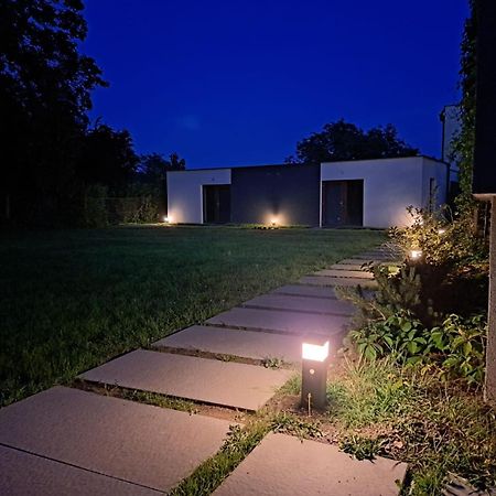 Vila Vekose - Apartman S Terasou A Zahradou Hradec Králové Екстериор снимка