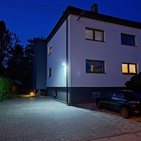 Vila Vekose - Apartman S Terasou A Zahradou Hradec Králové Екстериор снимка