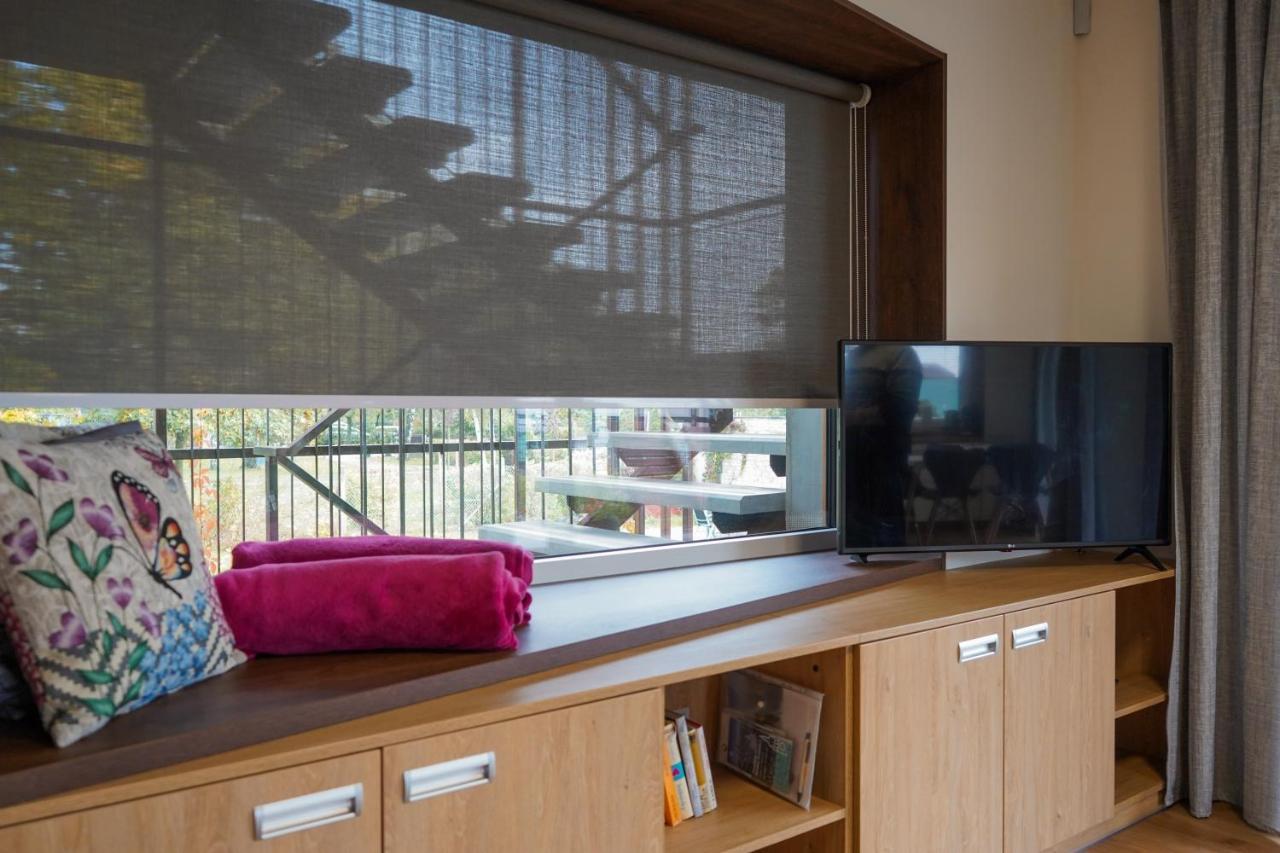 Vila Vekose - Apartman S Terasou A Zahradou Hradec Králové Екстериор снимка