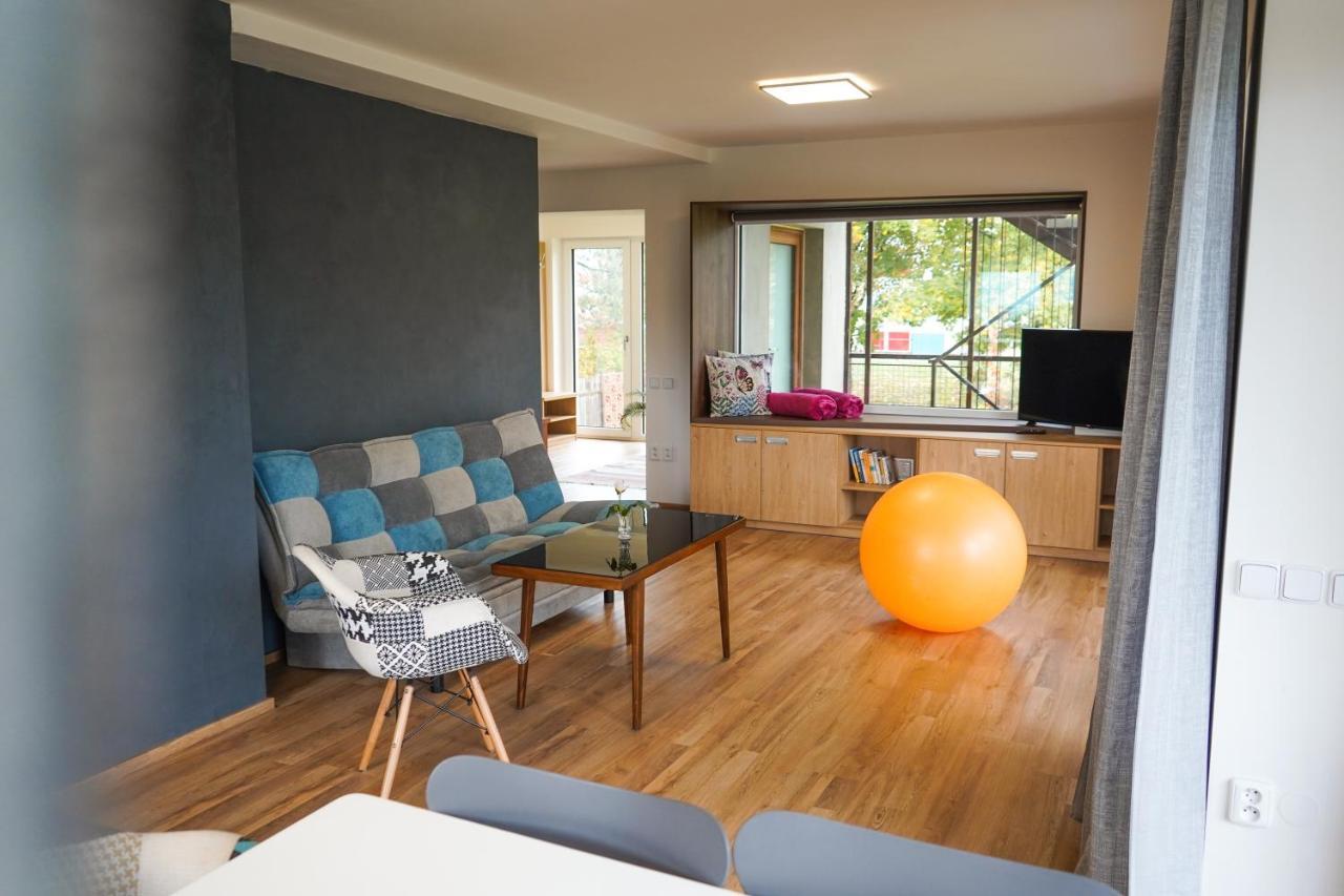 Vila Vekose - Apartman S Terasou A Zahradou Hradec Králové Екстериор снимка