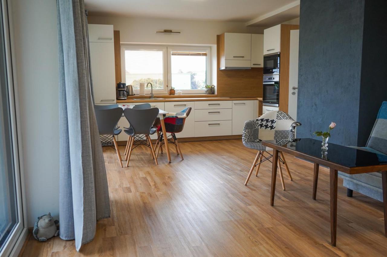 Vila Vekose - Apartman S Terasou A Zahradou Hradec Králové Екстериор снимка