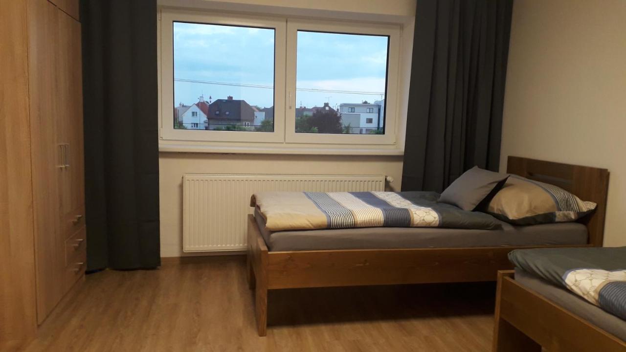 Vila Vekose - Apartman S Terasou A Zahradou Hradec Králové Екстериор снимка