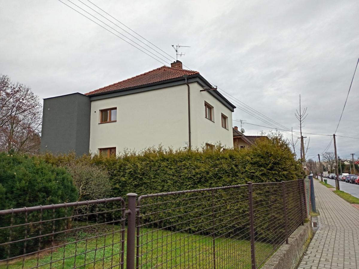 Vila Vekose - Apartman S Terasou A Zahradou Hradec Králové Екстериор снимка