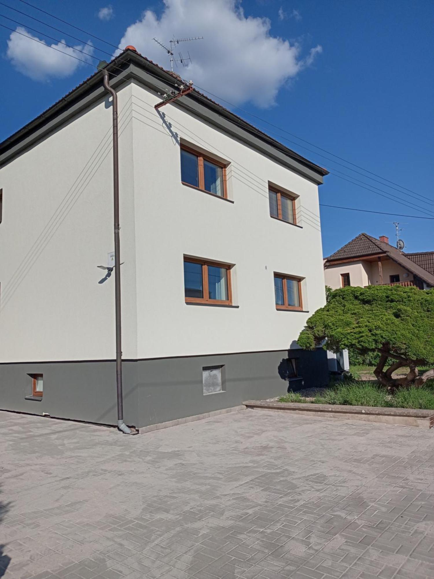 Vila Vekose - Apartman S Terasou A Zahradou Hradec Králové Екстериор снимка