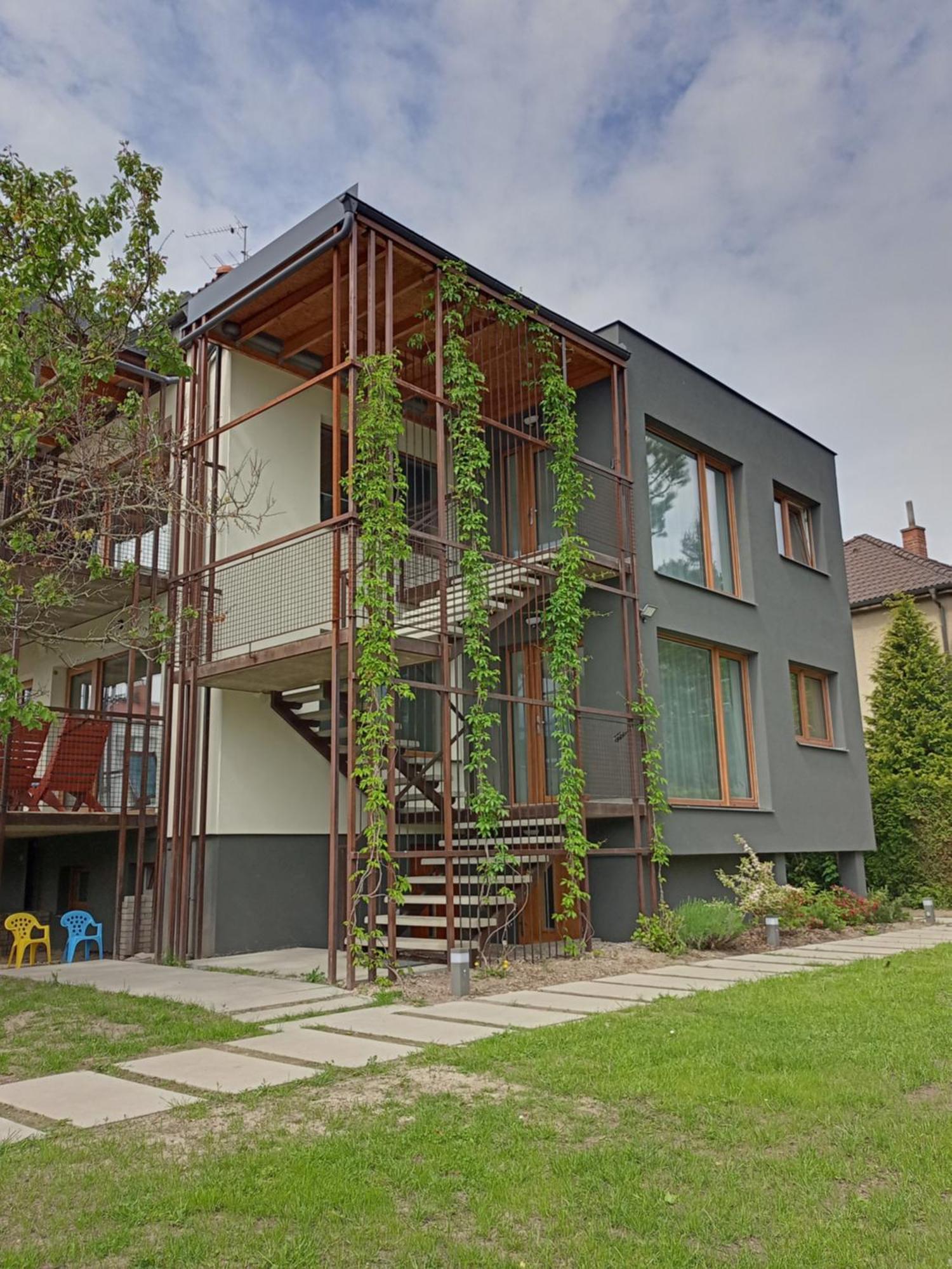 Vila Vekose - Apartman S Terasou A Zahradou Hradec Králové Екстериор снимка